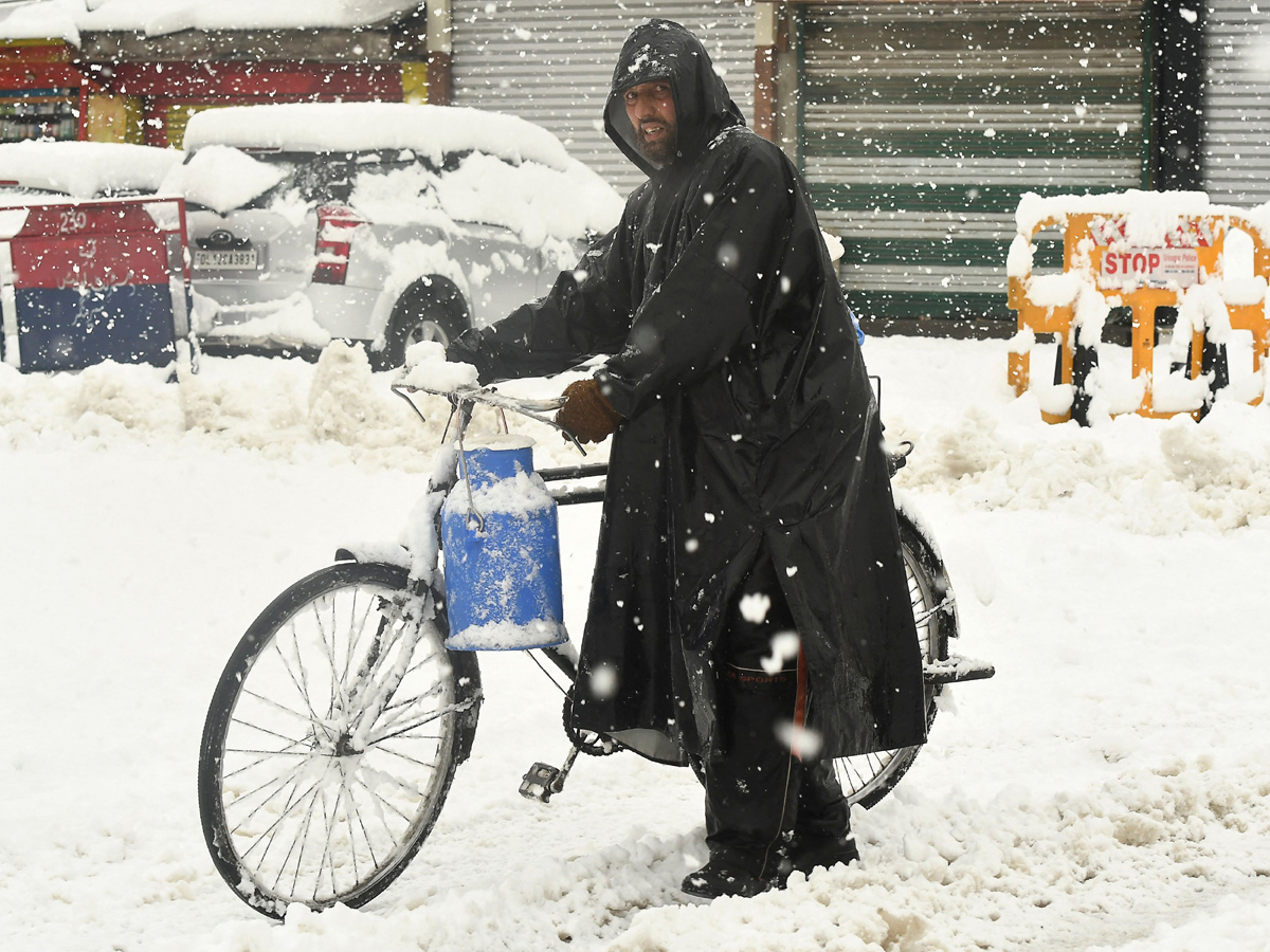 Heavy Snowfall in Jammu Kashmir Photo Gallery - Sakshi7