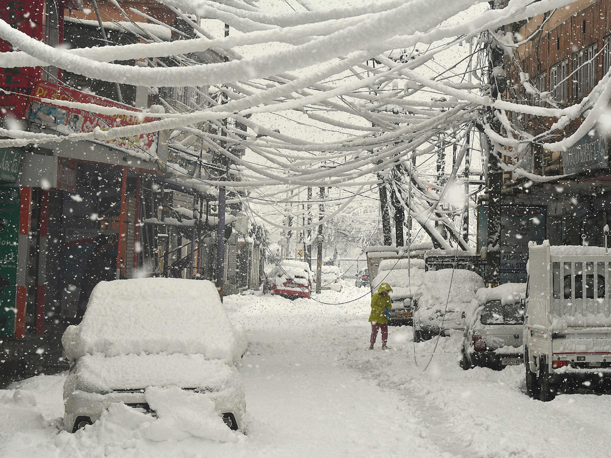 Heavy Snowfall in Jammu Kashmir Photo Gallery - Sakshi9