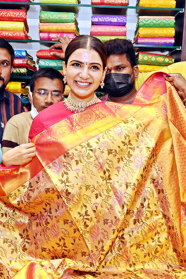 Heroine Samantha At Mangalya Shopping Mall Opening In Nalgonda Photo Gallery - Sakshi16