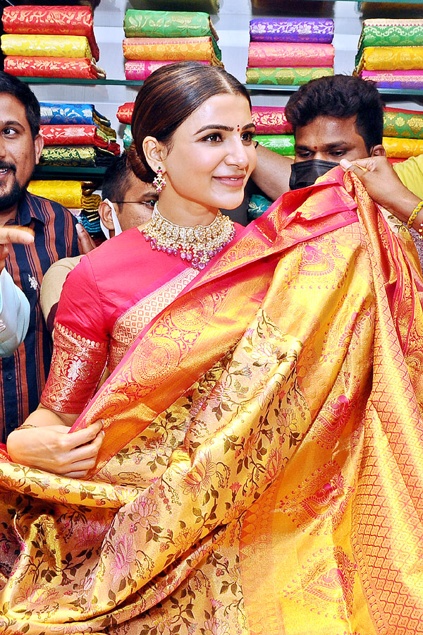 Heroine Samantha At Mangalya Shopping Mall Opening In Nalgonda Photo Gallery - Sakshi17