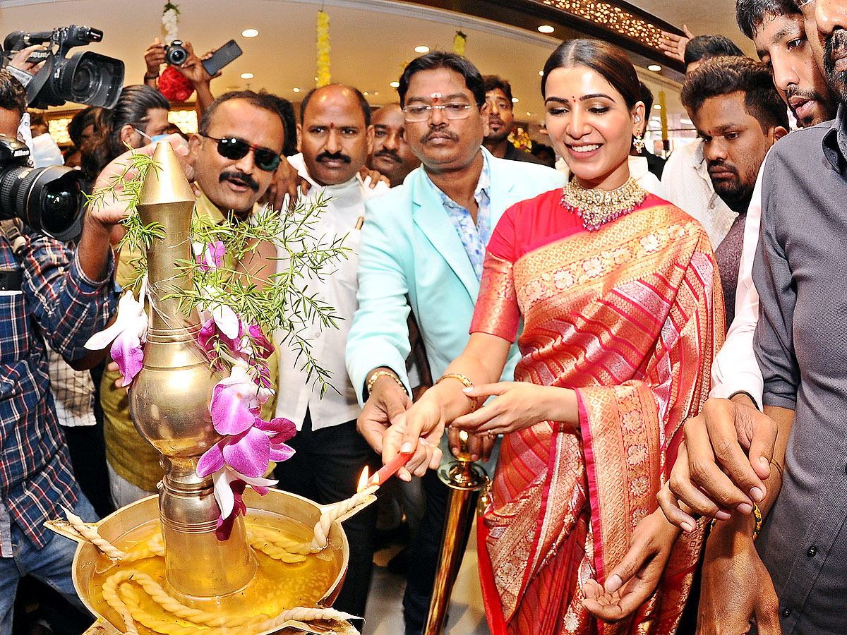 Heroine Samantha At Mangalya Shopping Mall Opening In Nalgonda Photo Gallery - Sakshi5