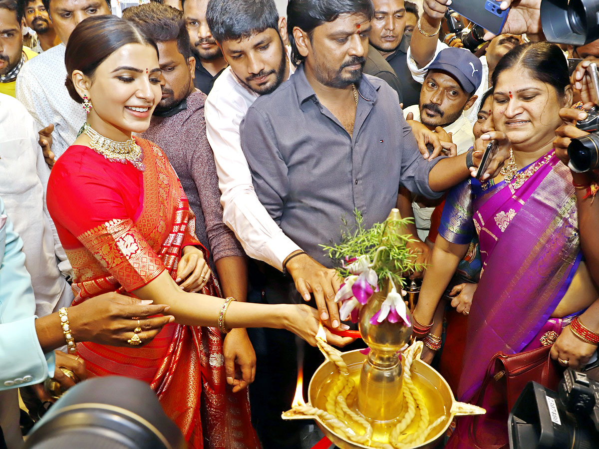 Heroine Samantha At Mangalya Shopping Mall Opening In Nalgonda Photo Gallery - Sakshi6