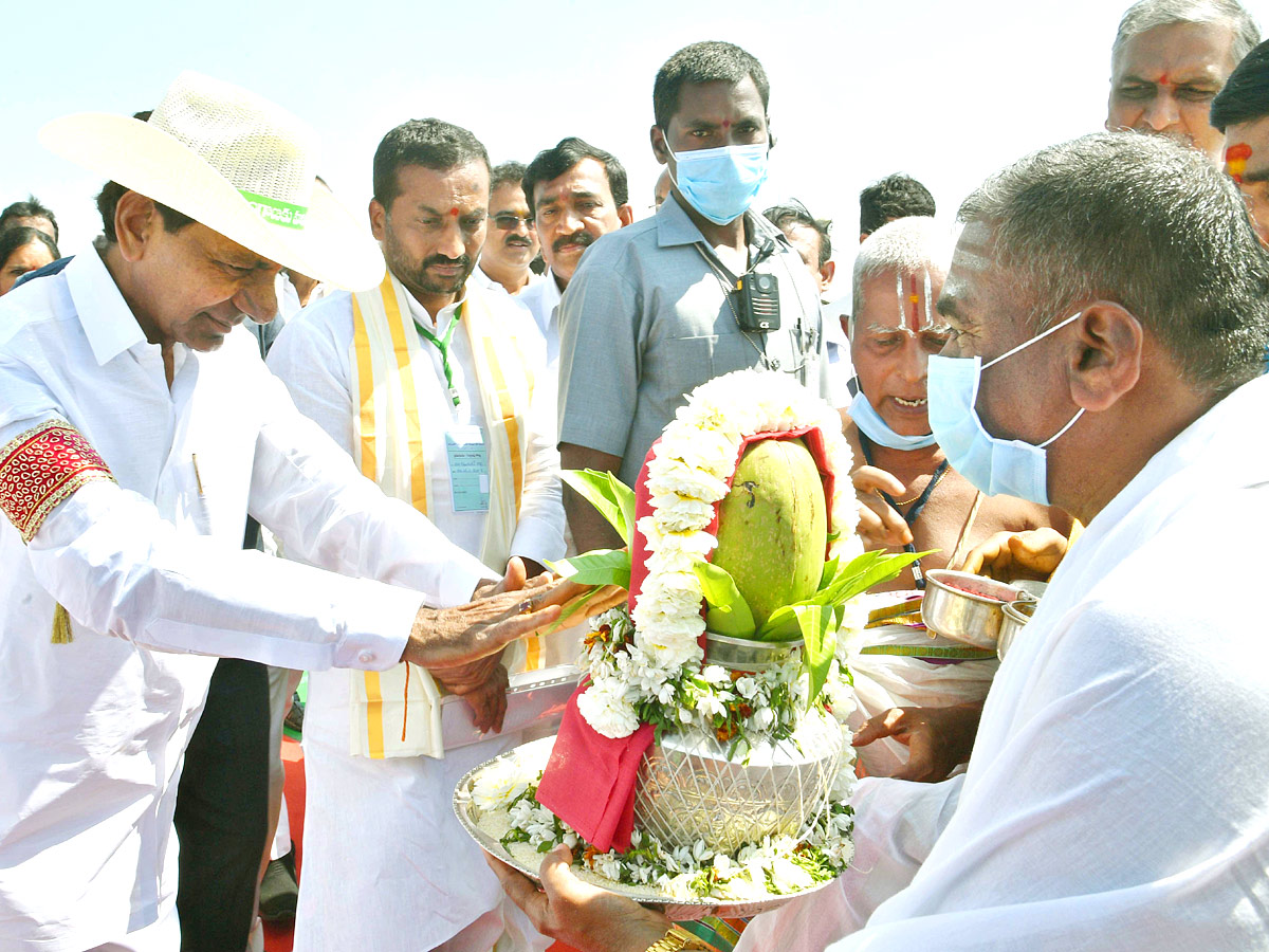 CM KCR inaugurates Mallanna Sagar reservoir in Siddipet - Sakshi1