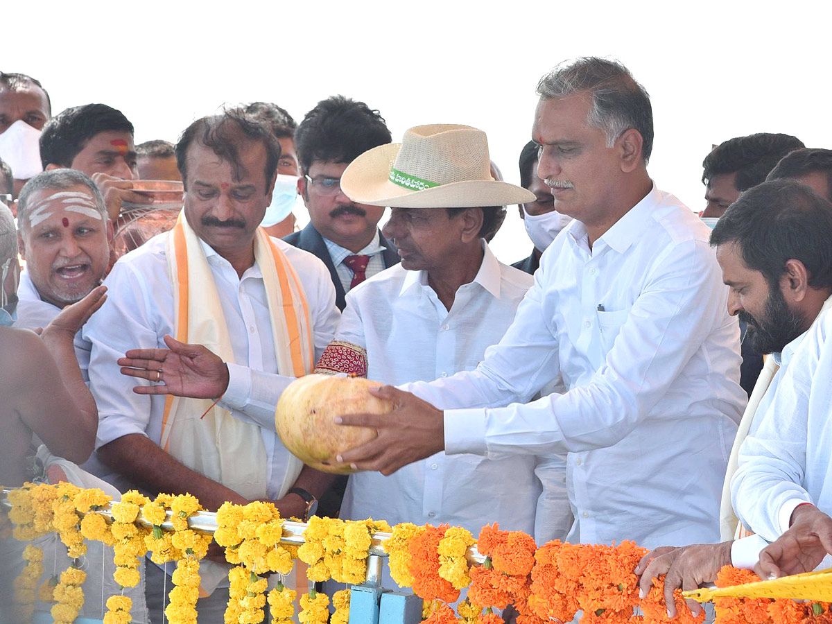 CM KCR inaugurates Mallanna Sagar reservoir in Siddipet - Sakshi10