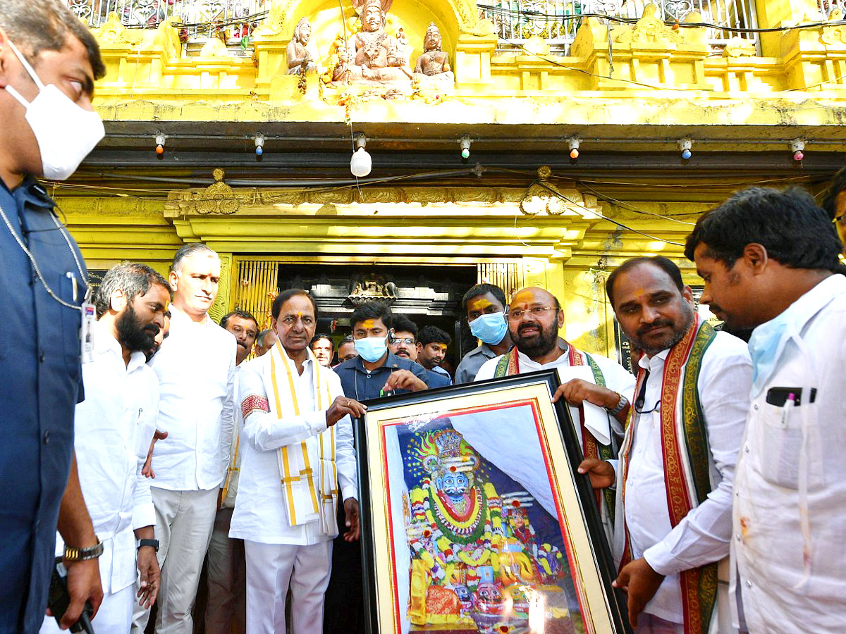 CM KCR inaugurates Mallanna Sagar reservoir in Siddipet - Sakshi11