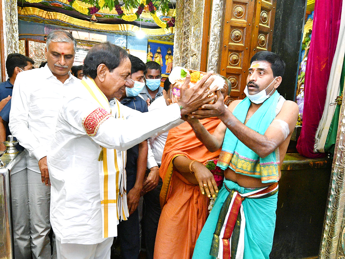 CM KCR inaugurates Mallanna Sagar reservoir in Siddipet - Sakshi13