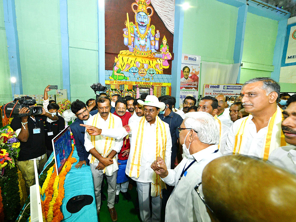 CM KCR inaugurates Mallanna Sagar reservoir in Siddipet - Sakshi17