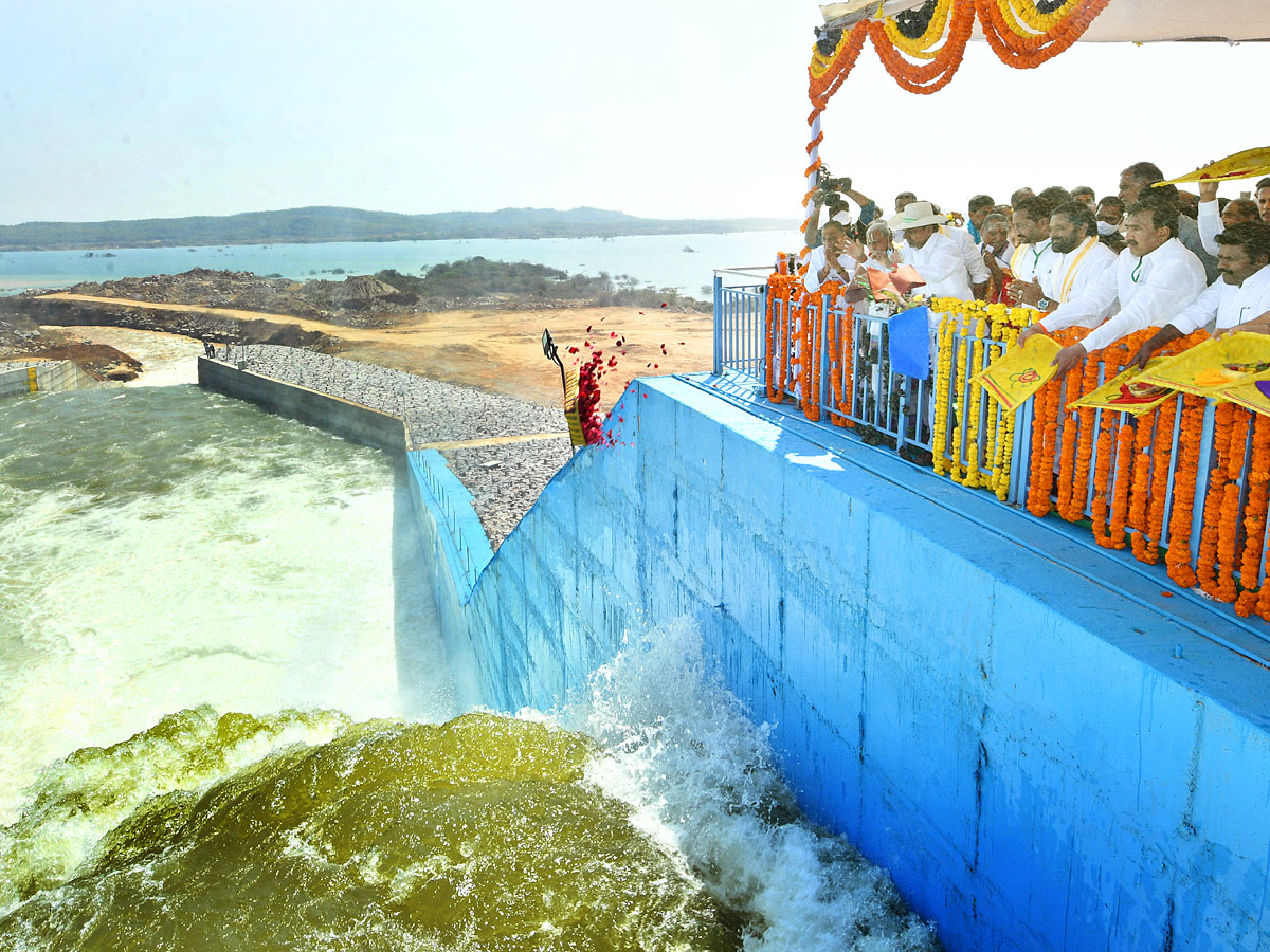 CM KCR inaugurates Mallanna Sagar reservoir in Siddipet - Sakshi2