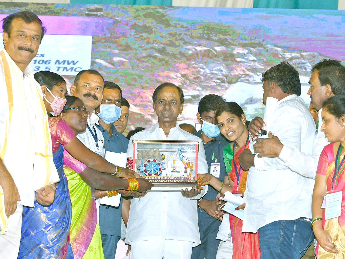 CM KCR inaugurates Mallanna Sagar reservoir in Siddipet - Sakshi4