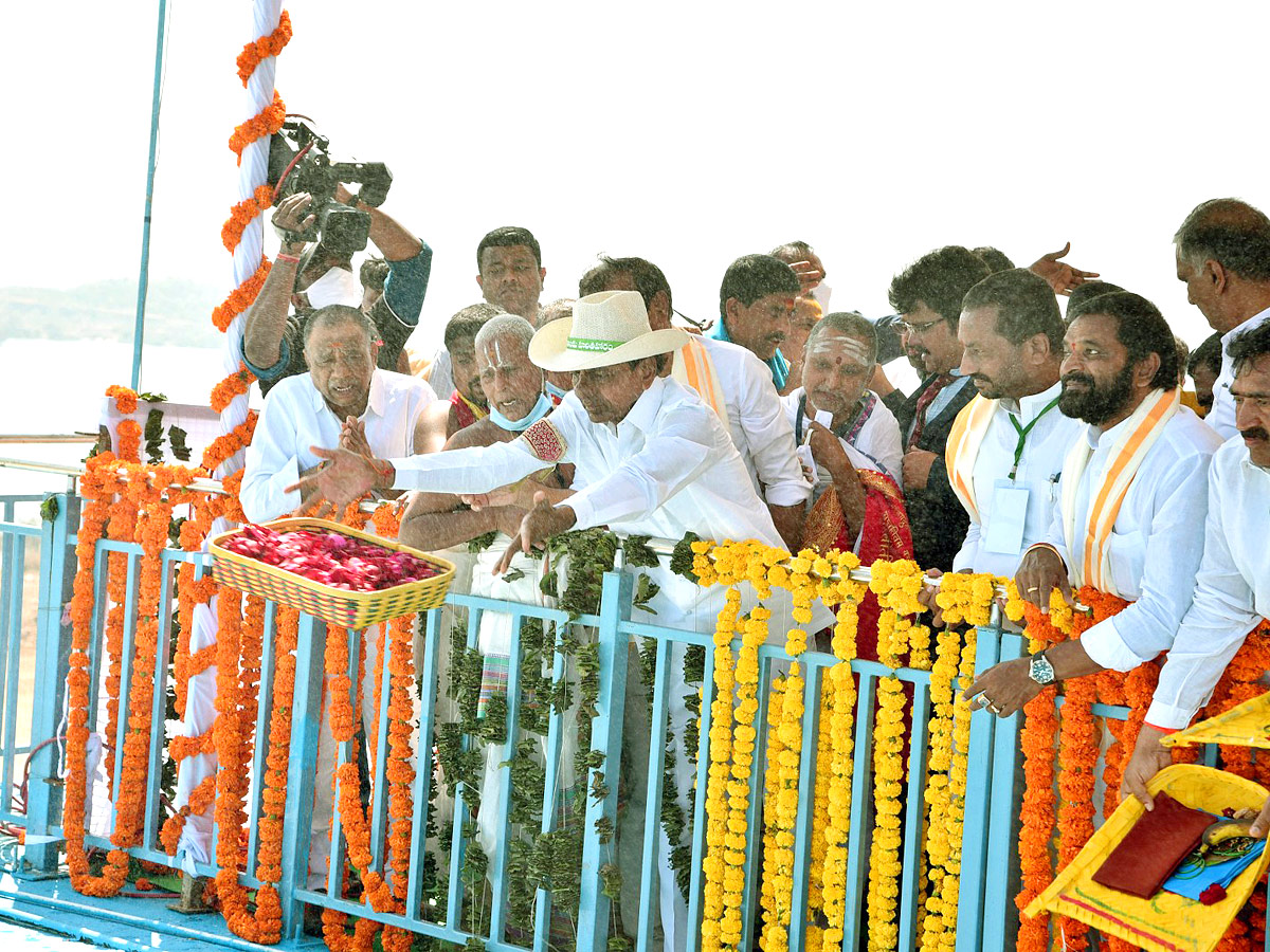 CM KCR inaugurates Mallanna Sagar reservoir in Siddipet - Sakshi9