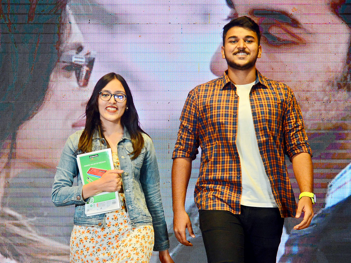 mr and mrs magnova photo Gallery - Sakshi15