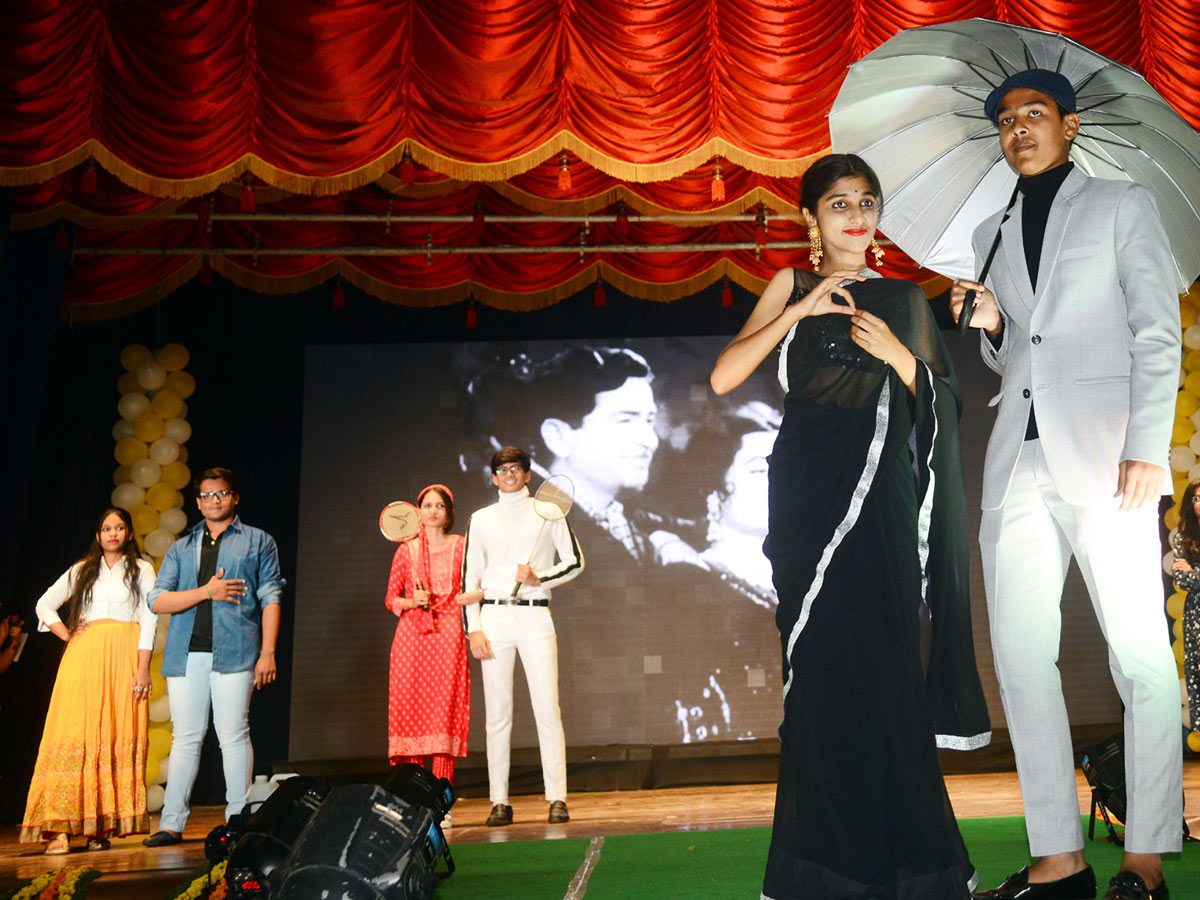 mr and mrs magnova photo Gallery - Sakshi19