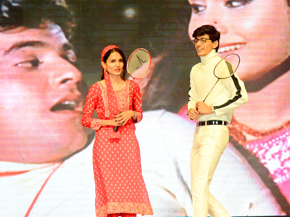 mr and mrs magnova photo Gallery - Sakshi21