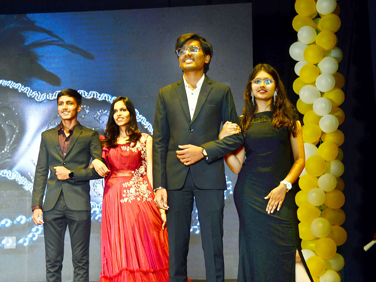 mr and mrs magnova photo Gallery - Sakshi23