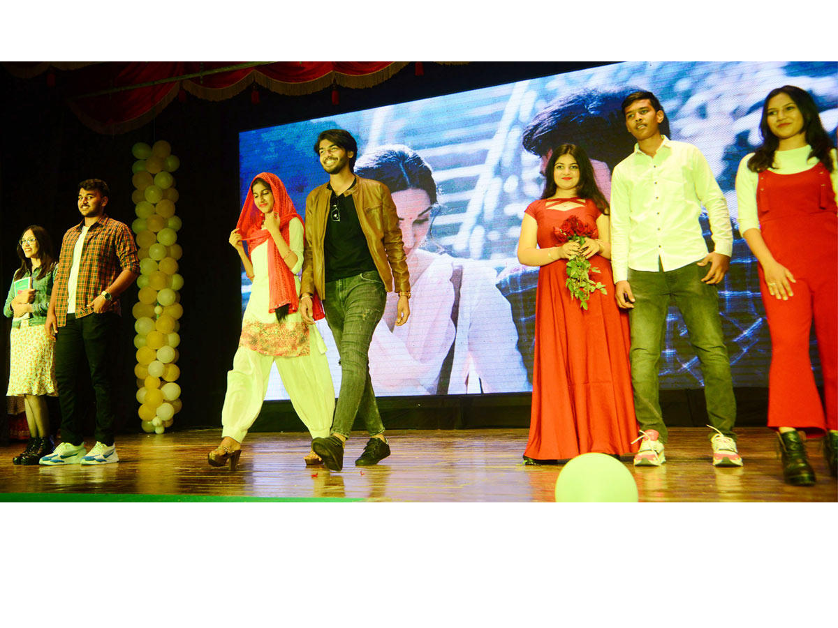 mr and mrs magnova photo Gallery - Sakshi9