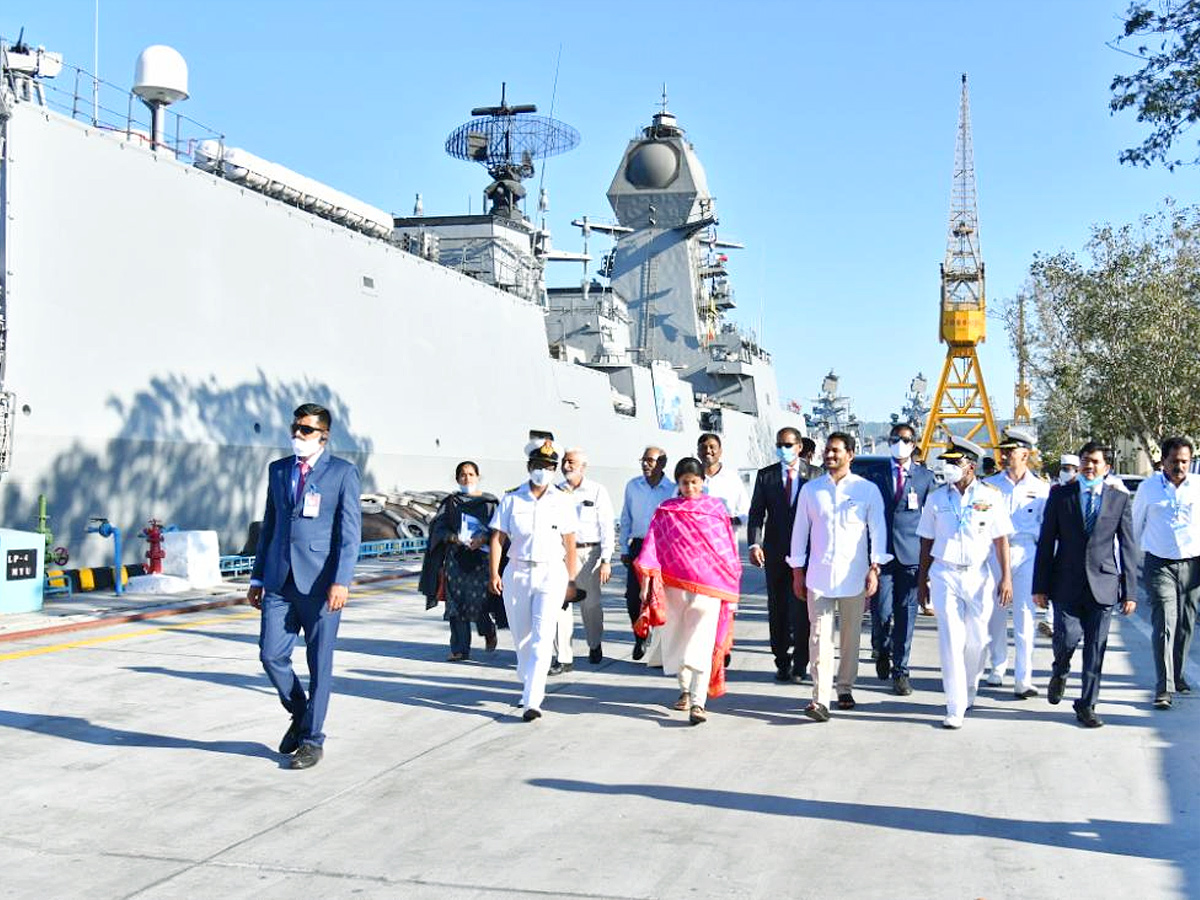 CM YS Jagan Visakhapatnam Tour Photo Gallery - Sakshi15