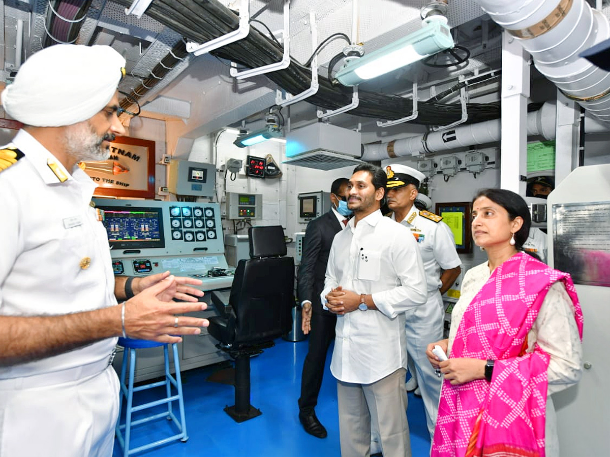 CM YS Jagan Visakhapatnam Tour Photo Gallery - Sakshi16