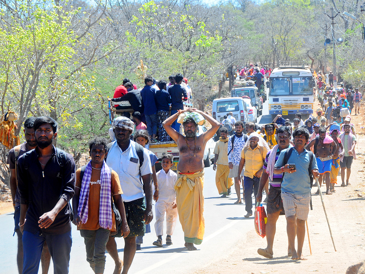 Lord Shiva Devotees Padayatra to Srisailam photo Gallery - Sakshi2