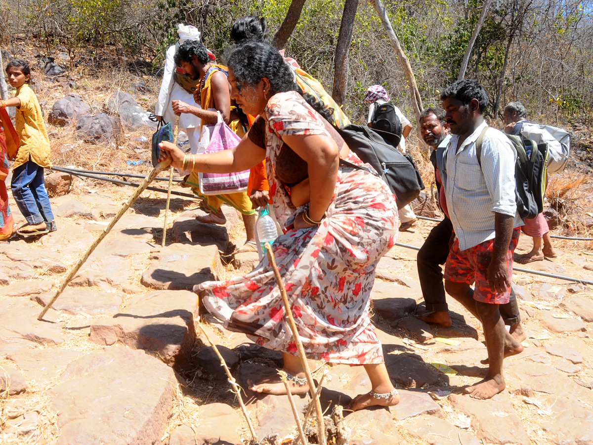 Lord Shiva Devotees Padayatra to Srisailam photo Gallery - Sakshi11