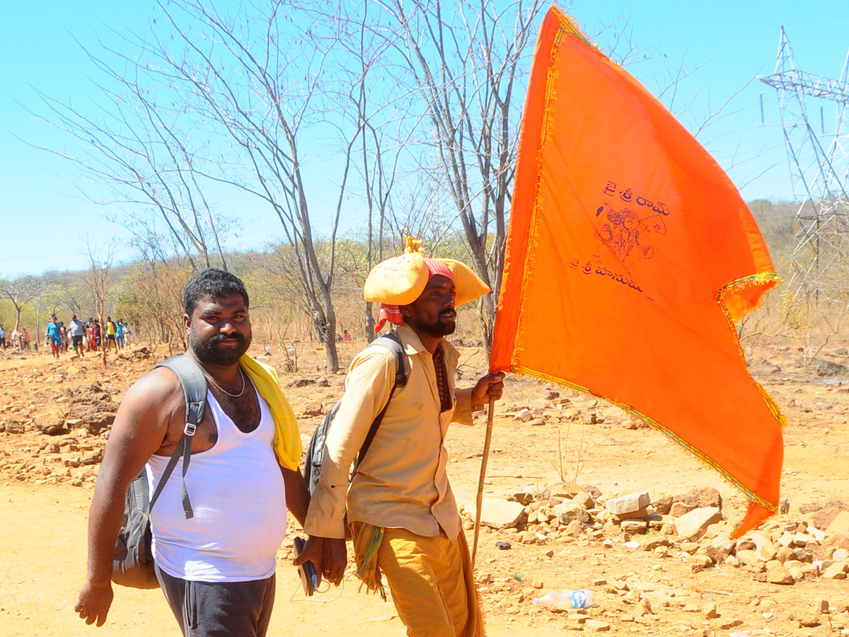 Lord Shiva Devotees Padayatra to Srisailam photo Gallery - Sakshi3