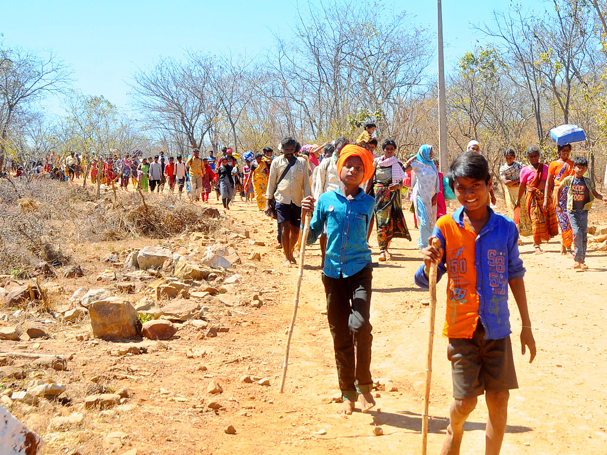 Lord Shiva Devotees Padayatra to Srisailam photo Gallery - Sakshi4