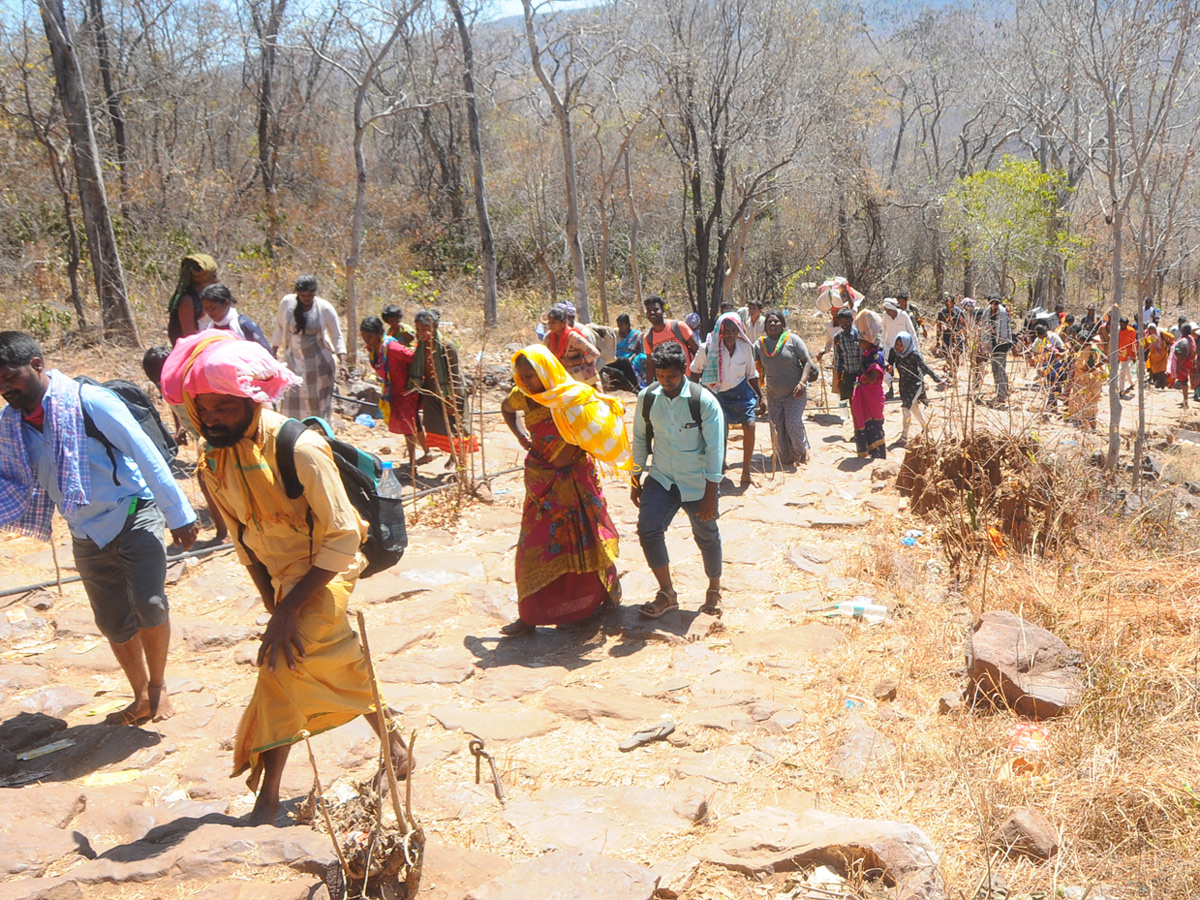 Lord Shiva Devotees Padayatra to Srisailam photo Gallery - Sakshi5