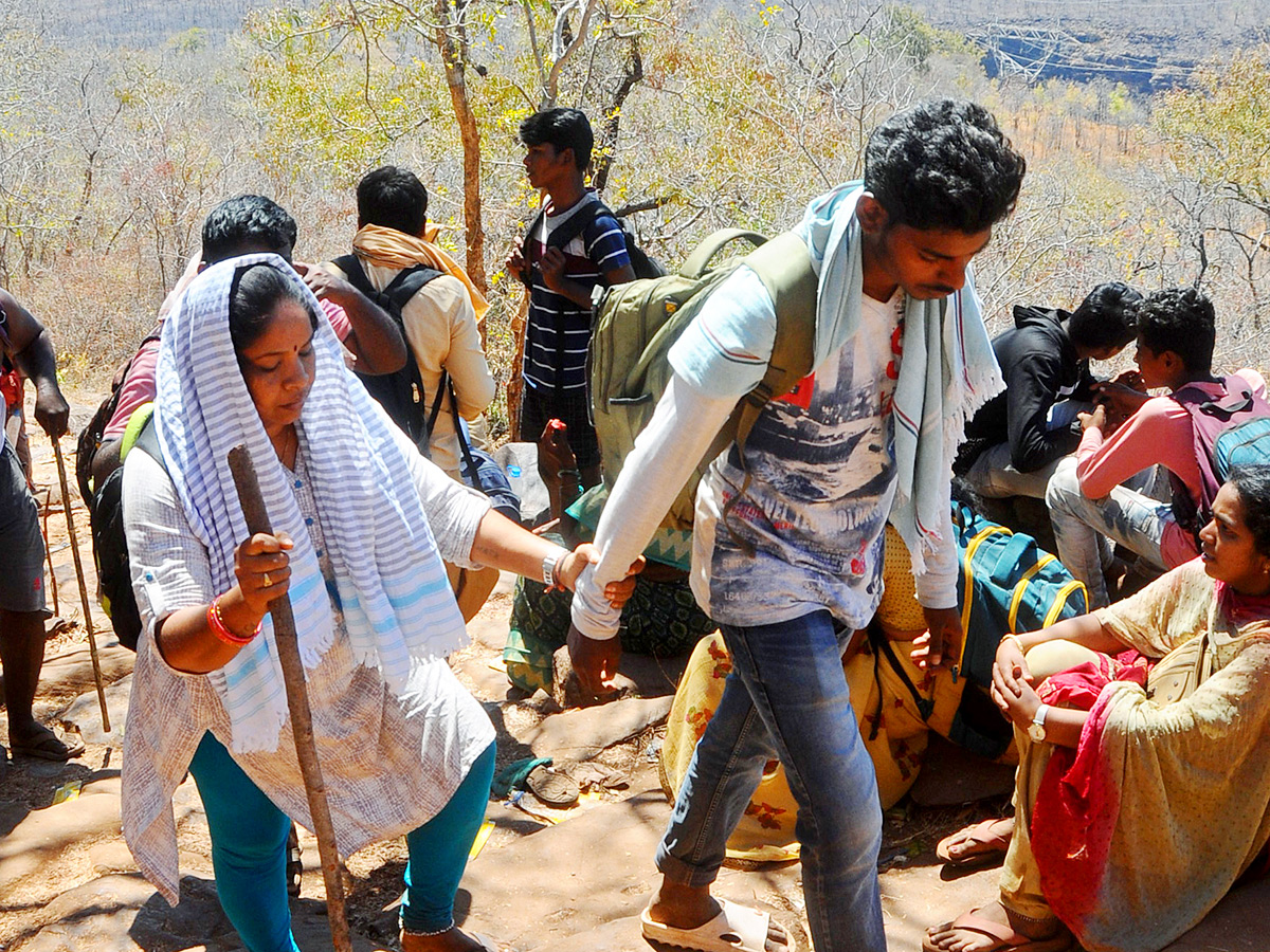 Lord Shiva Devotees Padayatra to Srisailam photo Gallery - Sakshi8