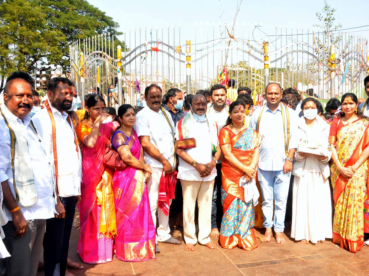 Medaram Jatara 2022 Photos - Sakshi16