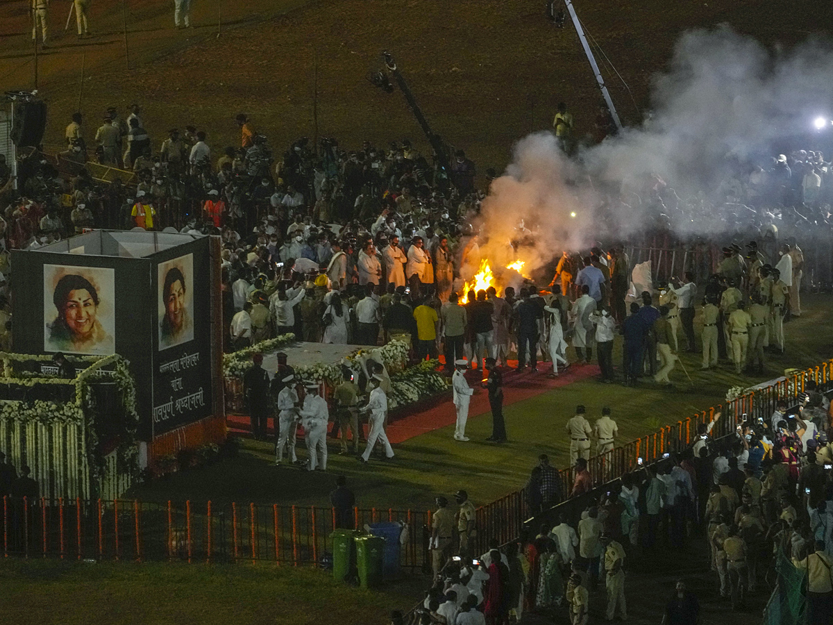 Lata Mangeshkar funeral Photo Gallery - Sakshi1