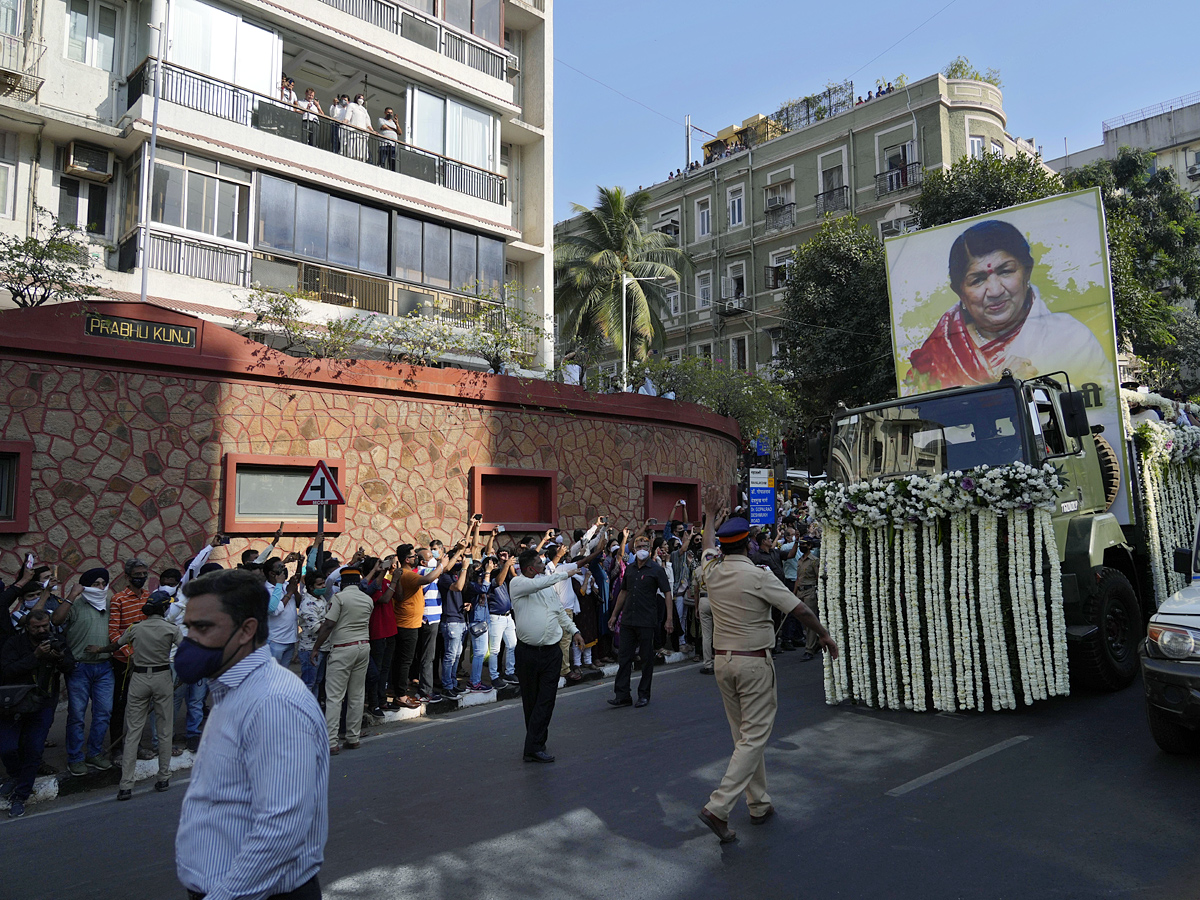 Lata Mangeshkar funeral Photo Gallery - Sakshi11