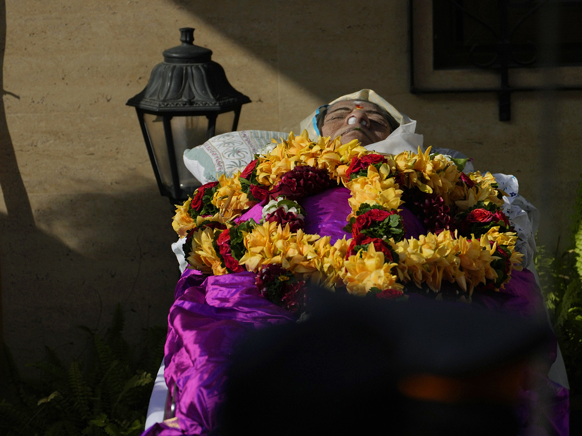 Lata Mangeshkar funeral Photo Gallery - Sakshi14