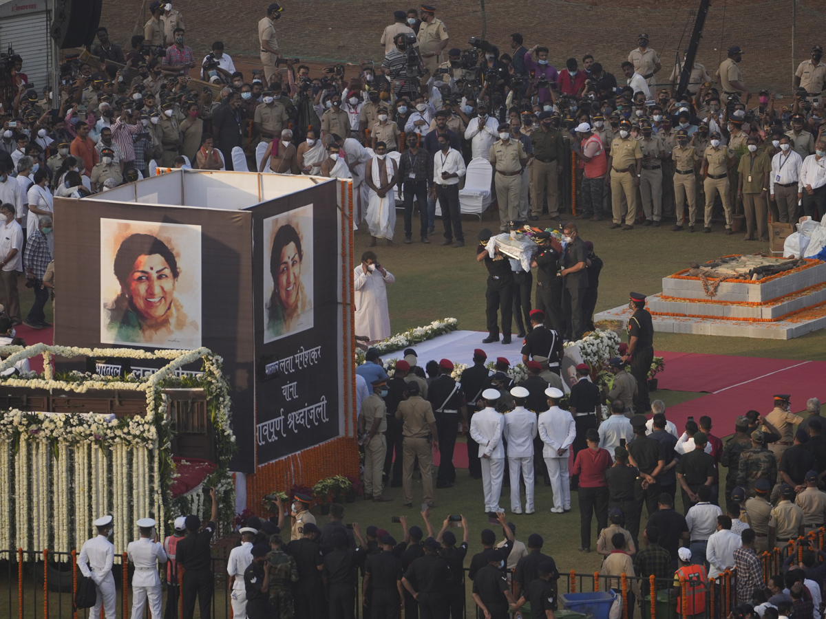 Lata Mangeshkar funeral Photo Gallery - Sakshi2