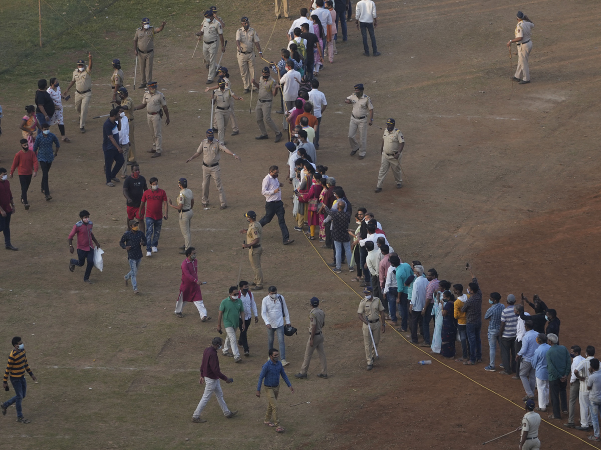 Lata Mangeshkar funeral Photo Gallery - Sakshi3