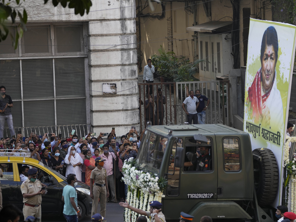 Lata Mangeshkar funeral Photo Gallery - Sakshi7