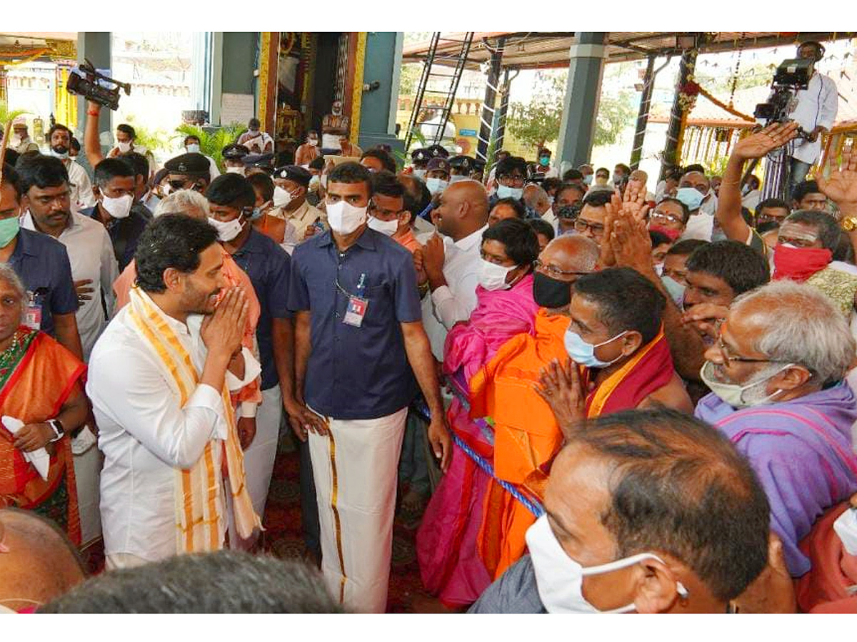 CM YS Jagan attends annual celebrations of Sri Sarada Peetham in Visakhapatnam Photo Gallery - Sakshi14