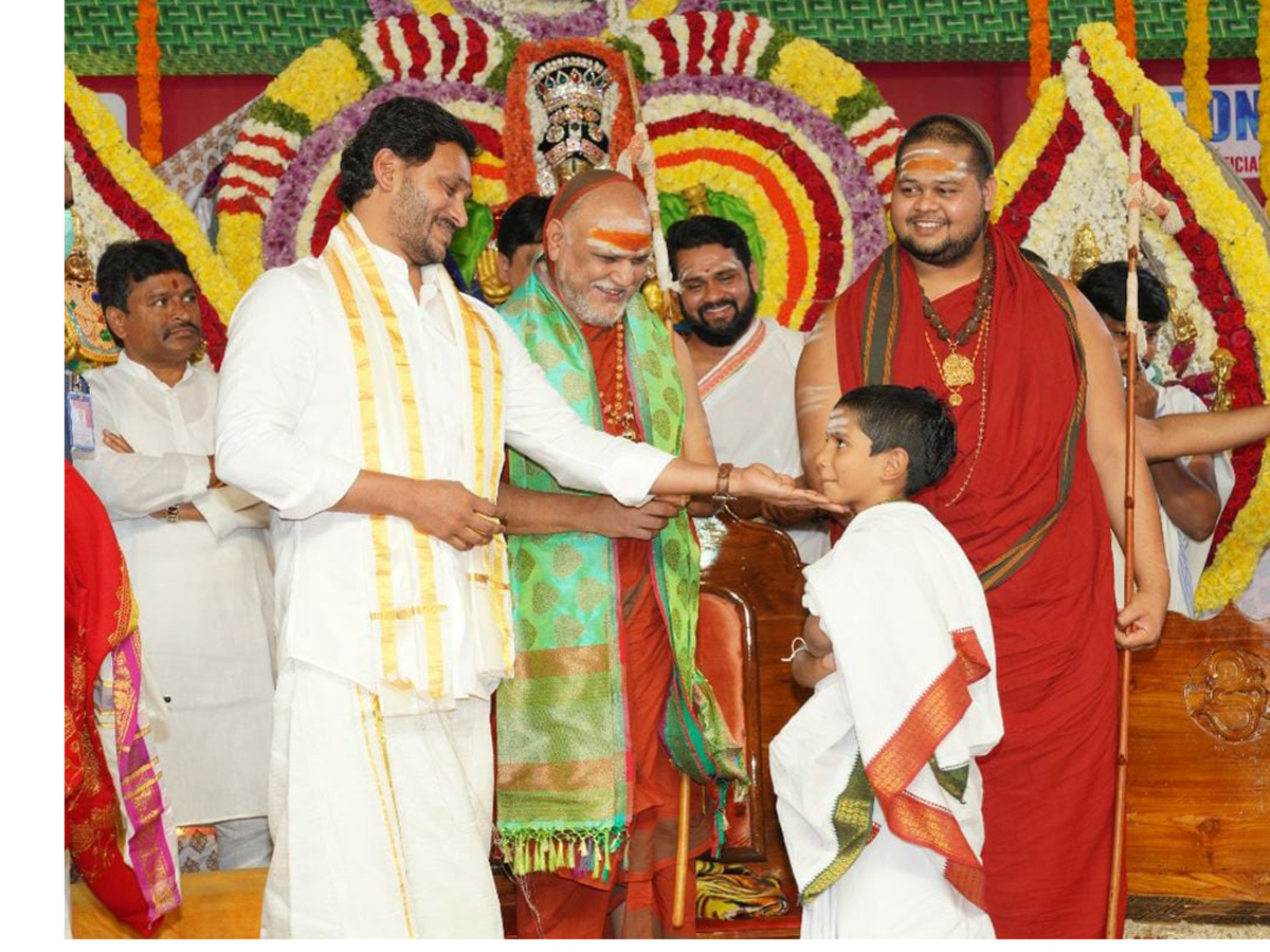 CM YS Jagan attends annual celebrations of Sri Sarada Peetham in Visakhapatnam Photo Gallery - Sakshi15