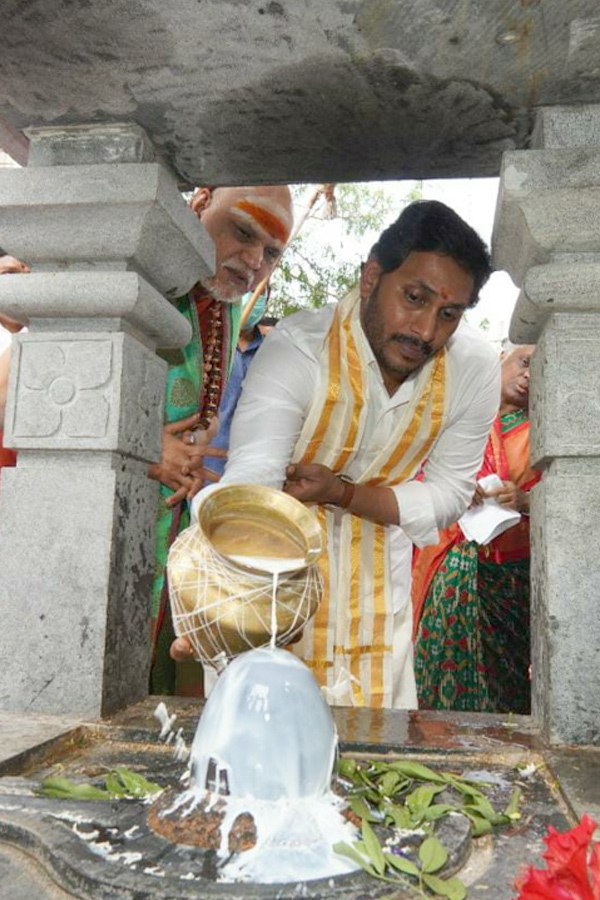 CM YS Jagan attends annual celebrations of Sri Sarada Peetham in Visakhapatnam Photo Gallery - Sakshi17