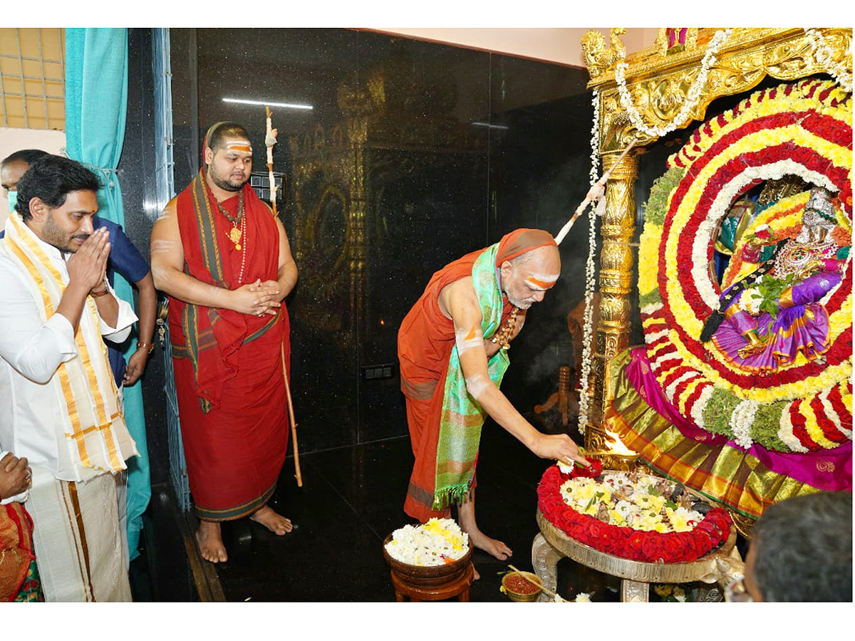 CM YS Jagan attends annual celebrations of Sri Sarada Peetham in Visakhapatnam Photo Gallery - Sakshi3