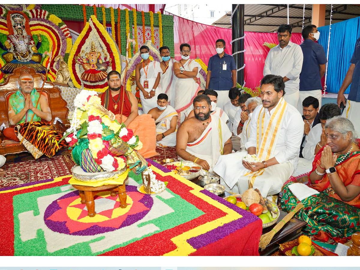 CM YS Jagan attends annual celebrations of Sri Sarada Peetham in Visakhapatnam Photo Gallery - Sakshi6