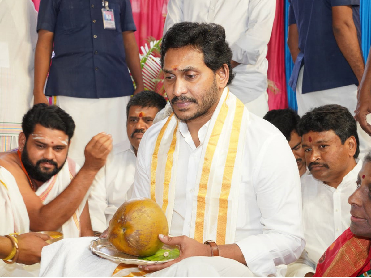 CM YS Jagan attends annual celebrations of Sri Sarada Peetham in Visakhapatnam Photo Gallery - Sakshi7