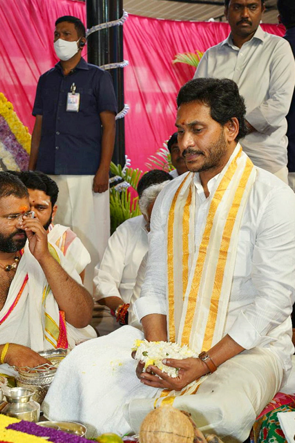 CM YS Jagan attends annual celebrations of Sri Sarada Peetham in Visakhapatnam Photo Gallery - Sakshi8