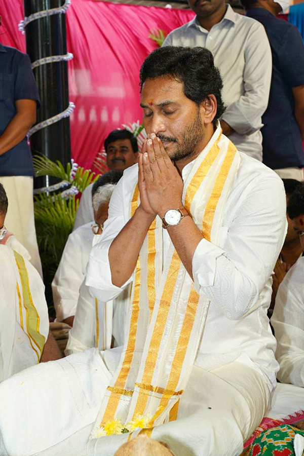 CM YS Jagan attends annual celebrations of Sri Sarada Peetham in Visakhapatnam Photo Gallery - Sakshi9