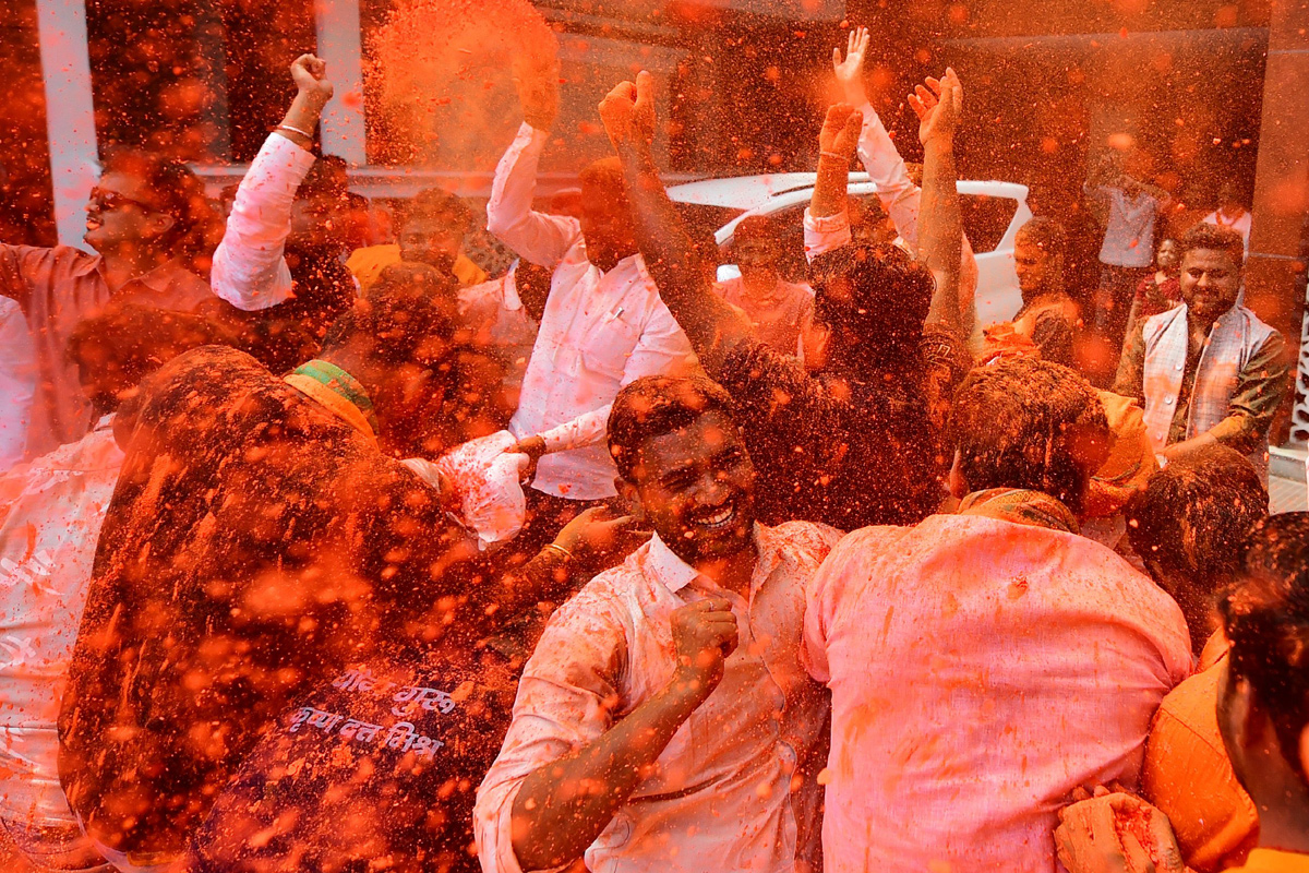 BJP workers celebrate in Lucknow   - Sakshi4