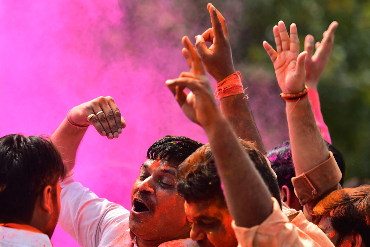 BJP workers celebrate in Lucknow   - Sakshi5