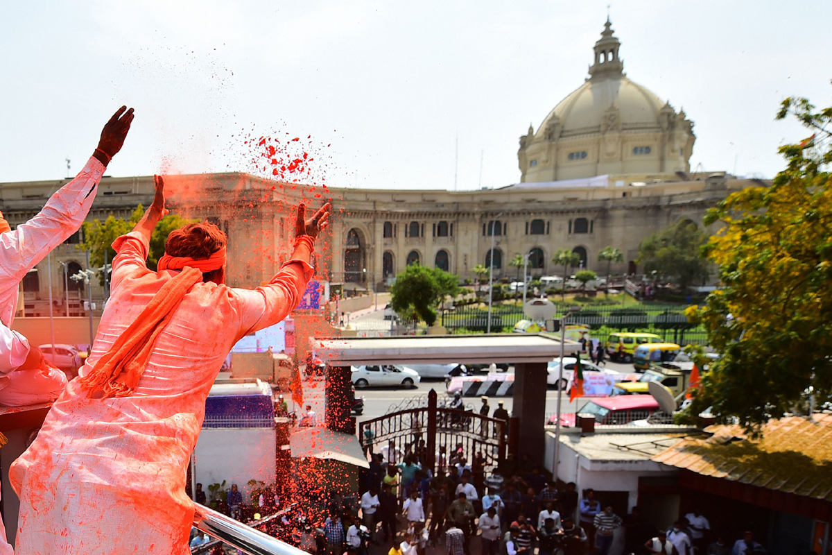 BJP workers celebrate in Lucknow   - Sakshi6