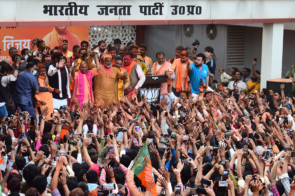 BJP workers celebrate in Lucknow   - Sakshi10