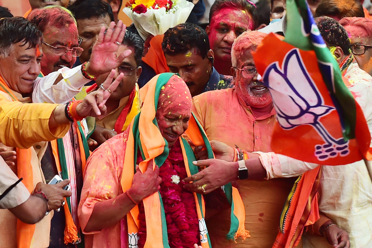 BJP workers celebrate in Lucknow   - Sakshi20