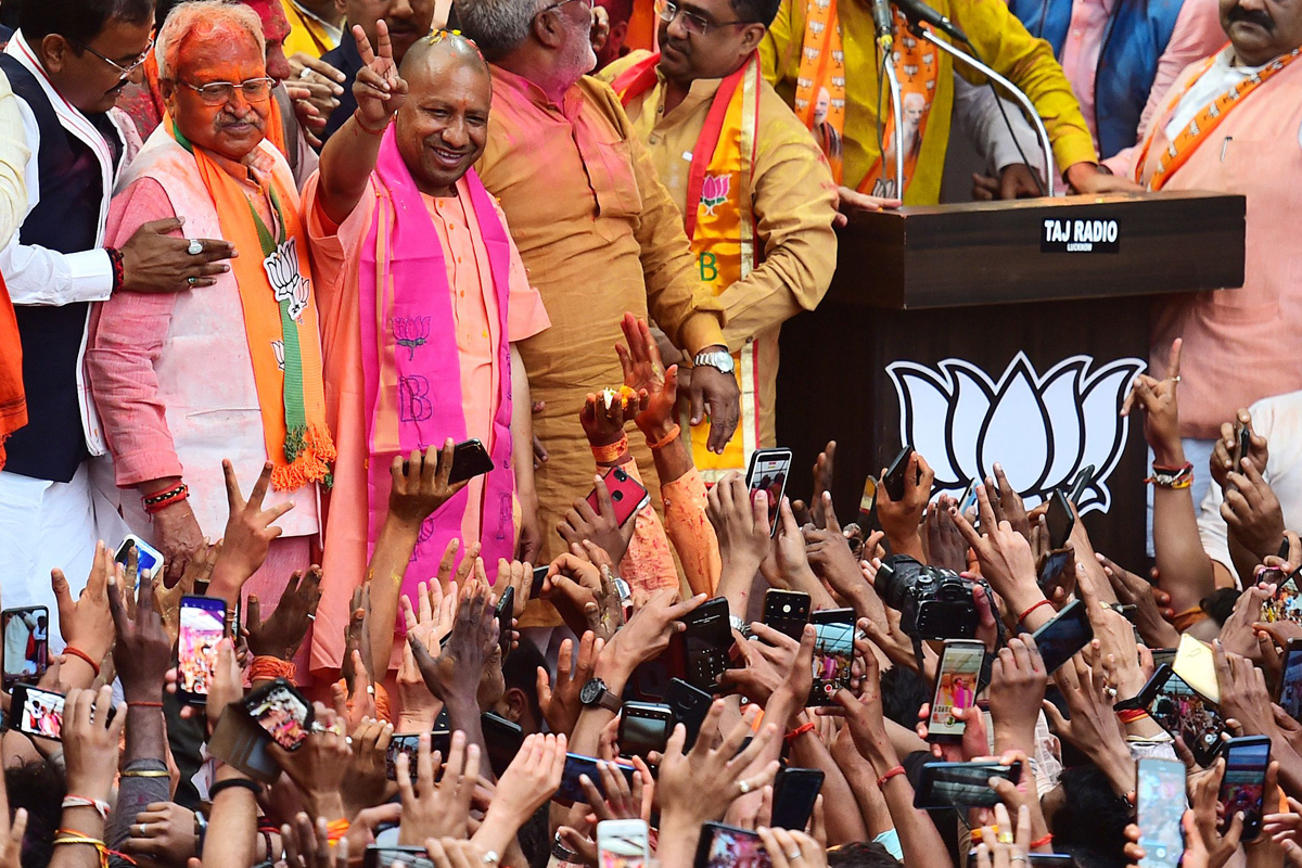 BJP workers celebrate in Lucknow   - Sakshi22