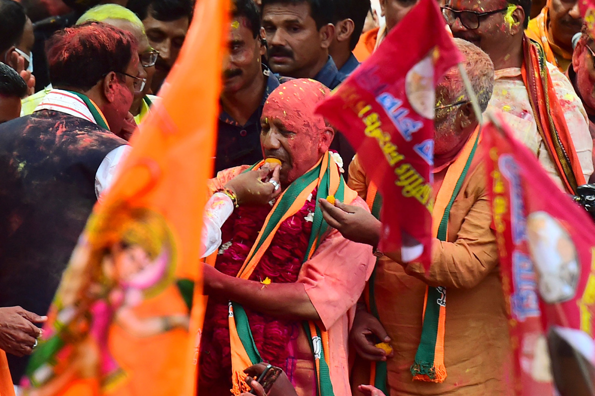 BJP workers celebrate in Lucknow   - Sakshi23