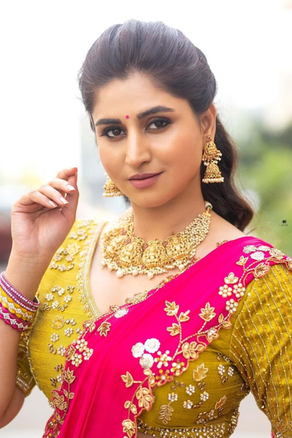 Anchor Varshini Sounderajan In Stunning Look Photo Gallery - Sakshi13